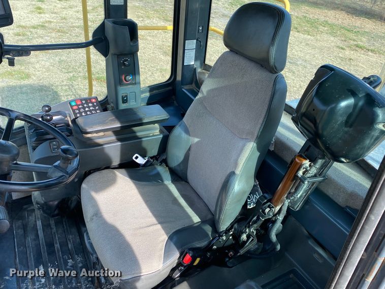 image for item JN9135 2011 John Deere 844K  wheel loader