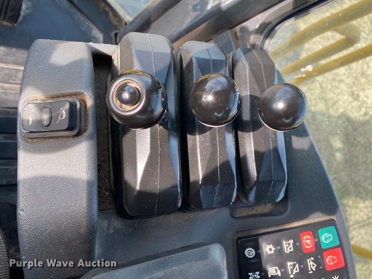 image for item JN9135 2011 John Deere 844K  wheel loader