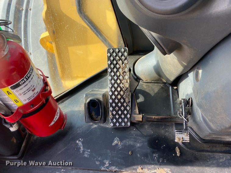 image for item JN9135 2011 John Deere 844K  wheel loader