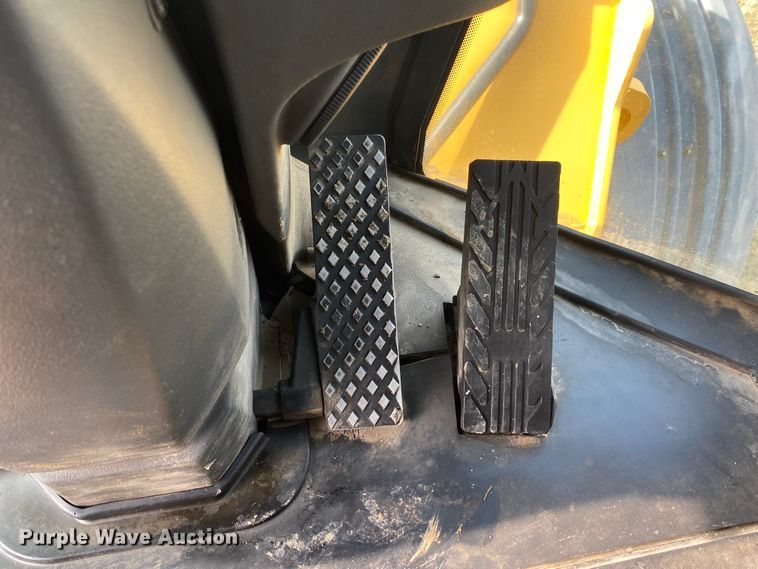 image for item JN9135 2011 John Deere 844K  wheel loader