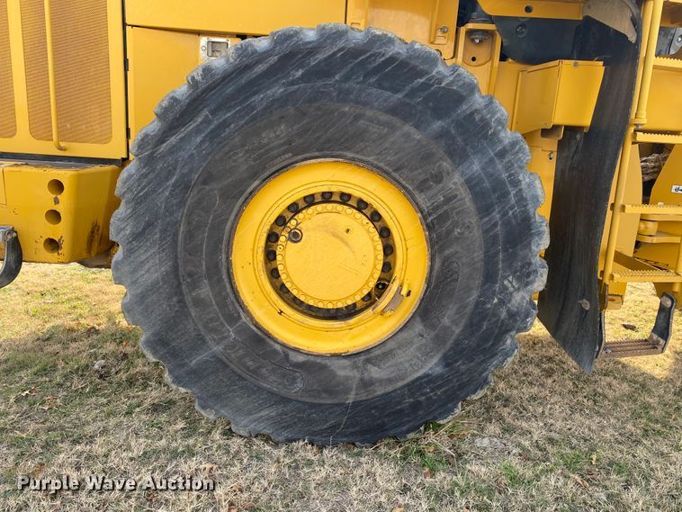 image for item JN9135 2011 John Deere 844K  wheel loader