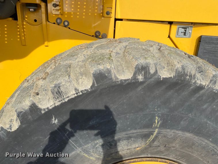 image for item JN9135 2011 John Deere 844K  wheel loader