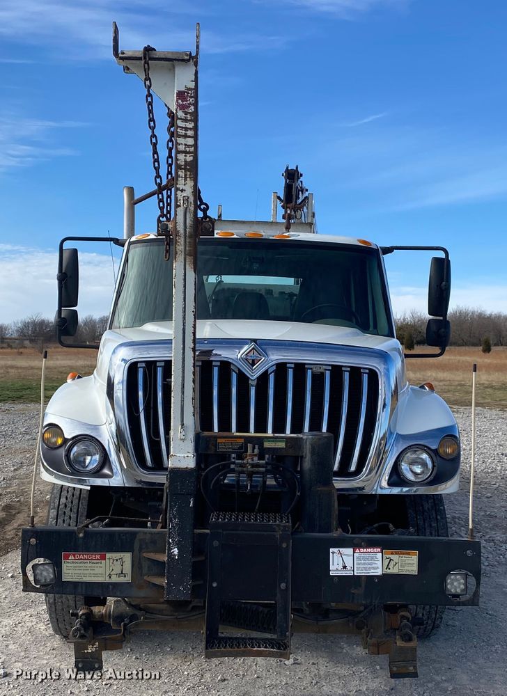 image for item JN9138 2009 International WorkStar 7400  crane truck