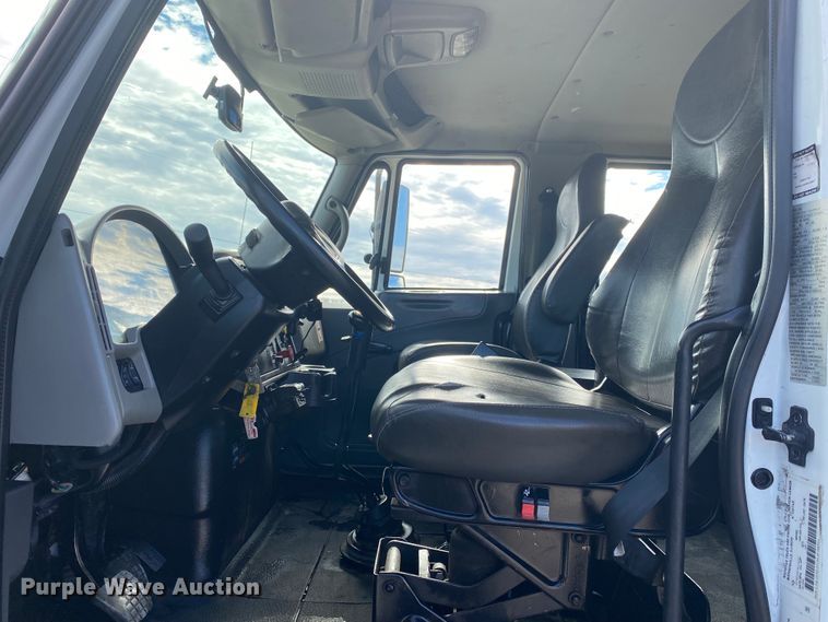 image for item JN9138 2009 International WorkStar 7400  crane truck