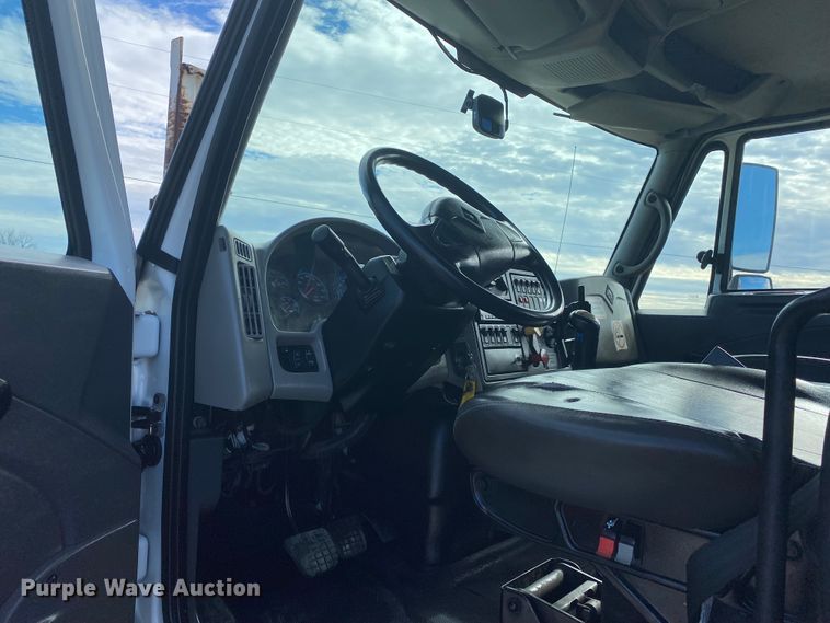 image for item JN9138 2009 International WorkStar 7400  crane truck