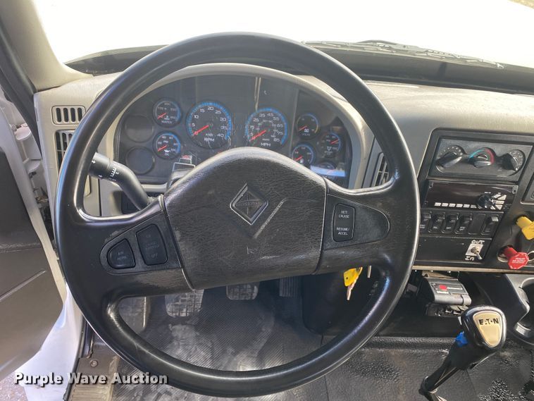 image for item JN9138 2009 International WorkStar 7400  crane truck