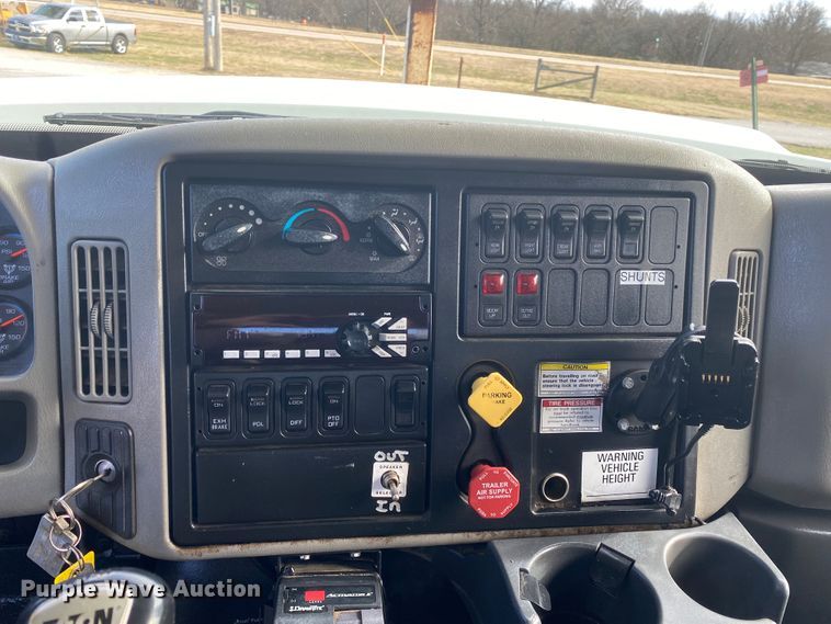 image for item JN9138 2009 International WorkStar 7400  crane truck