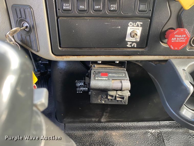 image for item JN9138 2009 International WorkStar 7400  crane truck