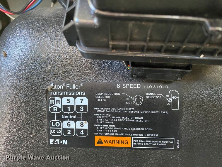 image for item JN9138 2009 International WorkStar 7400  crane truck