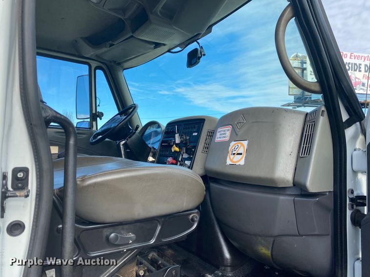 image for item JN9138 2009 International WorkStar 7400  crane truck