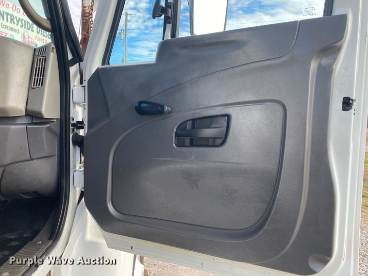 image for item JN9138 2009 International WorkStar 7400  crane truck