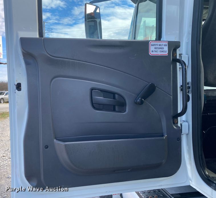 image for item JN9138 2009 International WorkStar 7400  crane truck