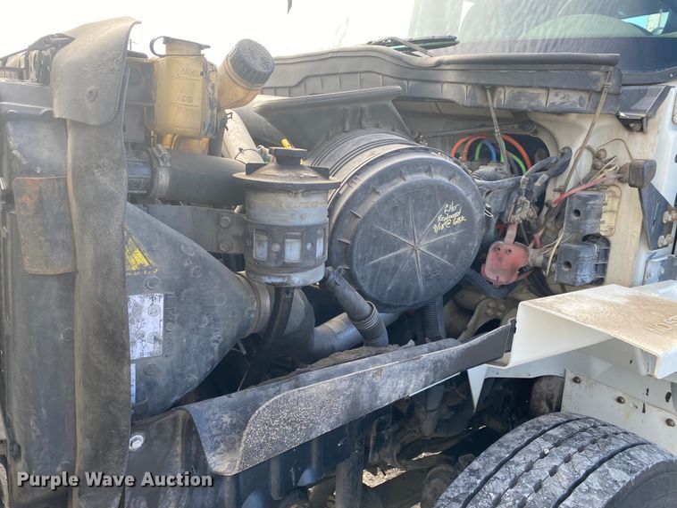 image for item JN9138 2009 International WorkStar 7400  crane truck