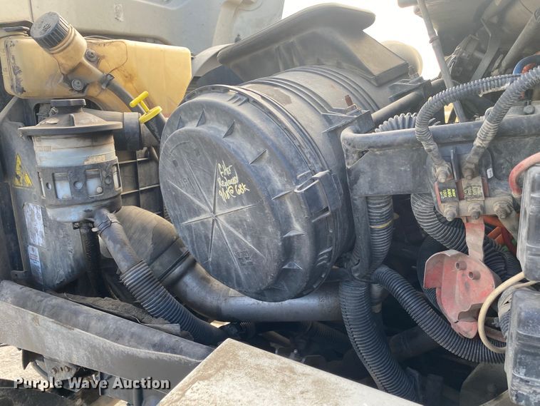 image for item JN9138 2009 International WorkStar 7400  crane truck