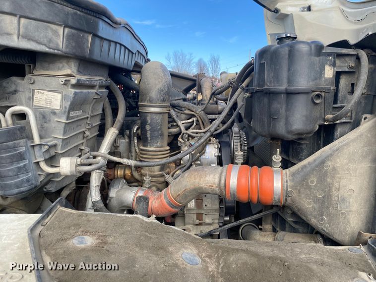 image for item JN9138 2009 International WorkStar 7400  crane truck