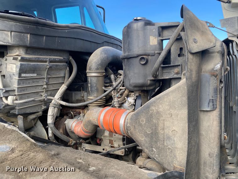 image for item JN9138 2009 International WorkStar 7400  crane truck