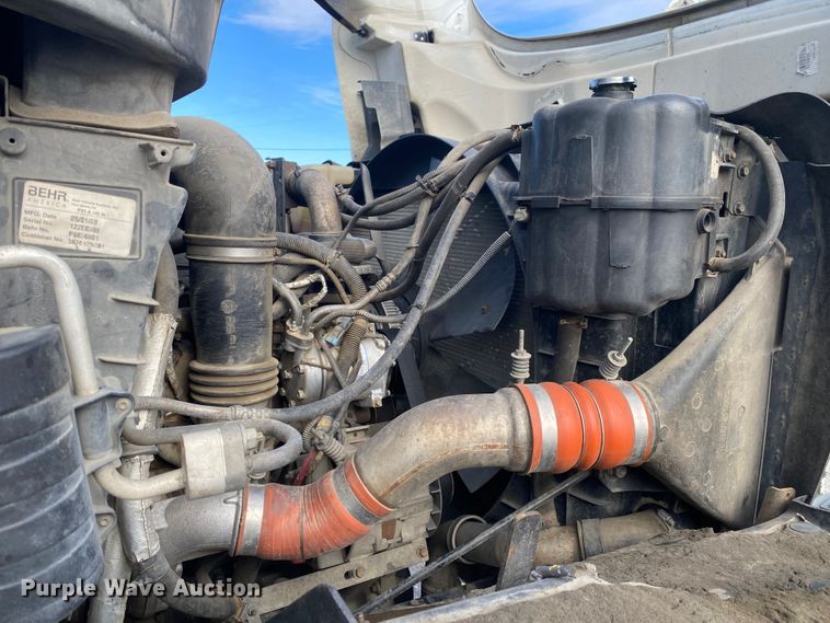 image for item JN9138 2009 International WorkStar 7400  crane truck