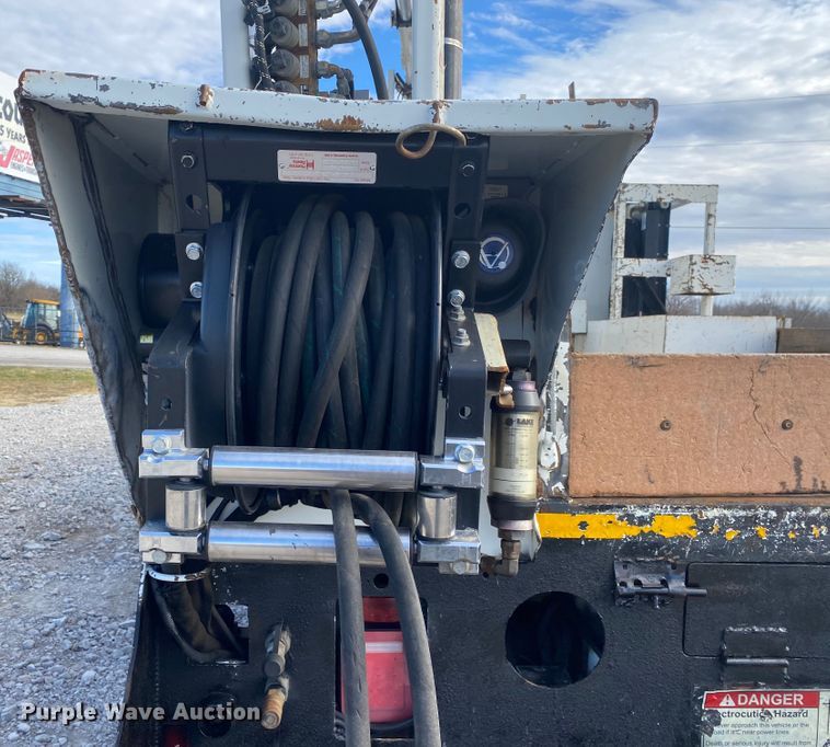 image for item JN9138 2009 International WorkStar 7400  crane truck