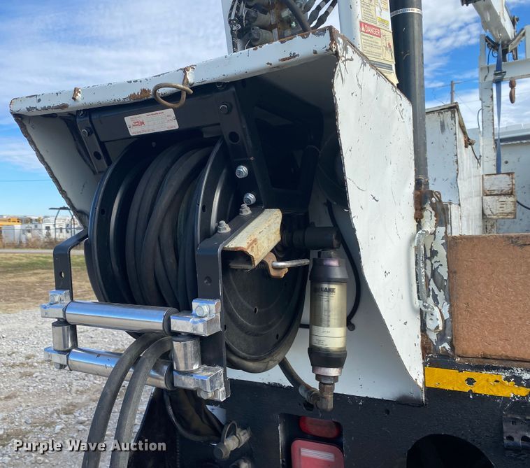 image for item JN9138 2009 International WorkStar 7400  crane truck