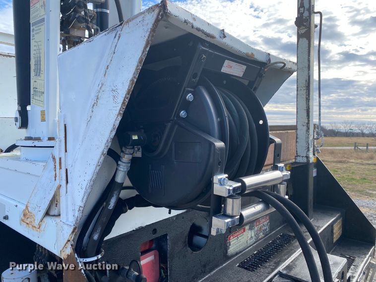 image for item JN9138 2009 International WorkStar 7400  crane truck