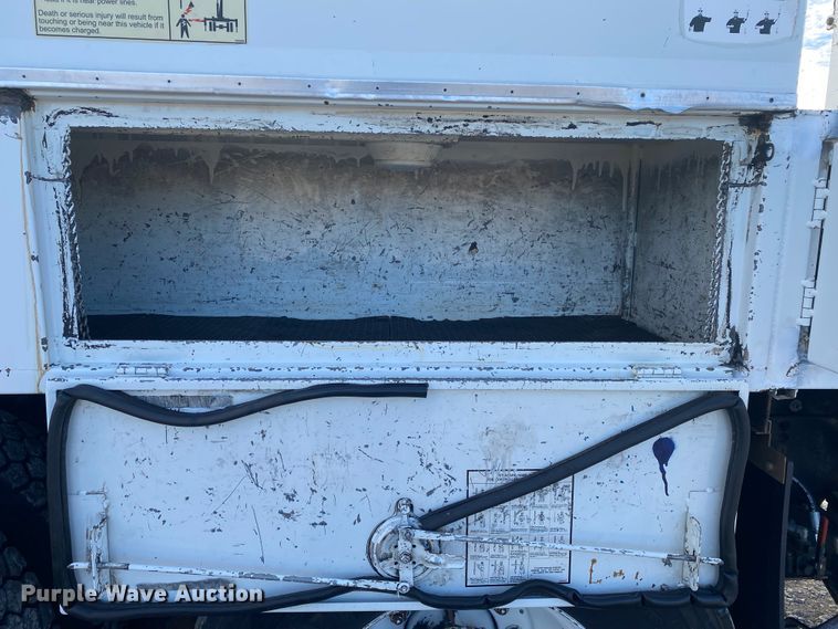 image for item JN9138 2009 International WorkStar 7400  crane truck