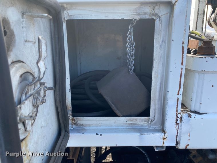 image for item JN9138 2009 International WorkStar 7400  crane truck