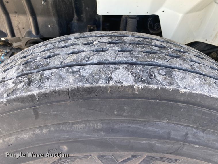 image for item JN9138 2009 International WorkStar 7400  crane truck