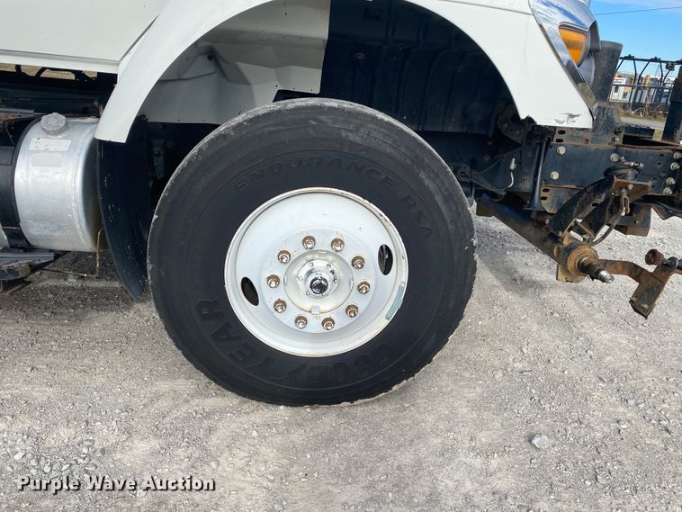 image for item JN9138 2009 International WorkStar 7400  crane truck