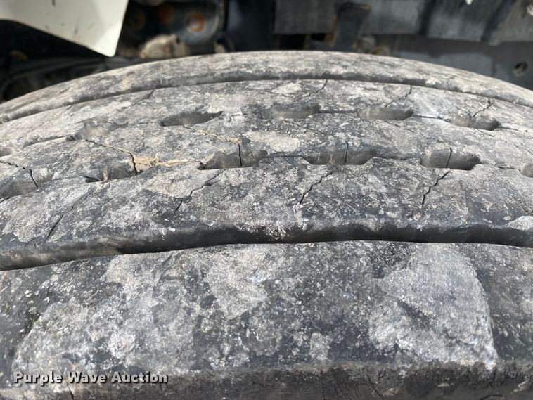 image for item JN9138 2009 International WorkStar 7400  crane truck