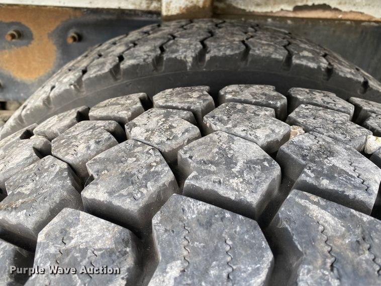 image for item JN9138 2009 International WorkStar 7400  crane truck