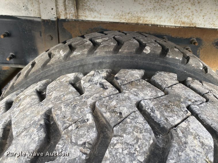 image for item JN9138 2009 International WorkStar 7400  crane truck