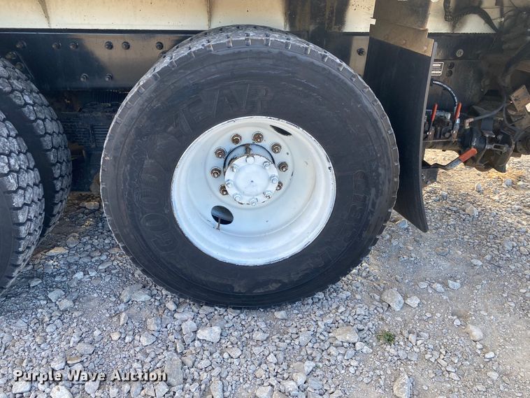 image for item JN9138 2009 International WorkStar 7400  crane truck