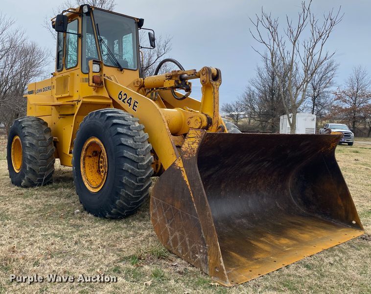 image for item JN9145 1989 John Deere 624E  wheel loader