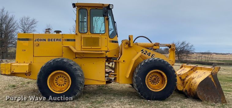 image for item JN9145 1989 John Deere 624E  wheel loader