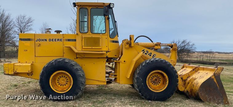 image for item JN9145 1989 John Deere 624E  wheel loader