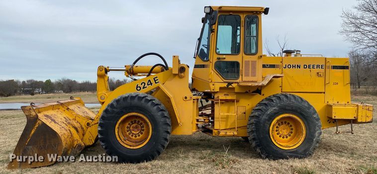 image for item JN9145 1989 John Deere 624E  wheel loader