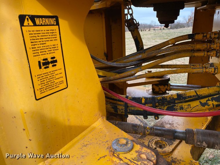 image for item JN9145 1989 John Deere 624E  wheel loader