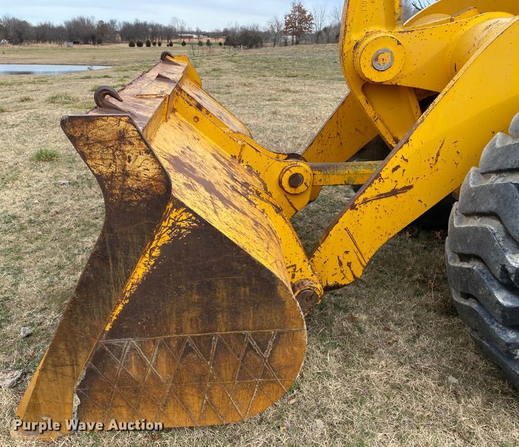 image for item JN9145 1989 John Deere 624E  wheel loader