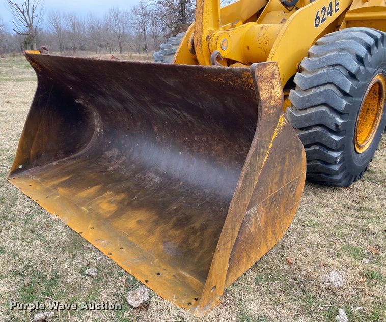 image for item JN9145 1989 John Deere 624E  wheel loader
