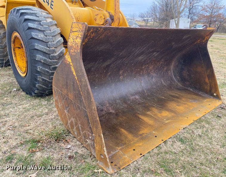 image for item JN9145 1989 John Deere 624E  wheel loader