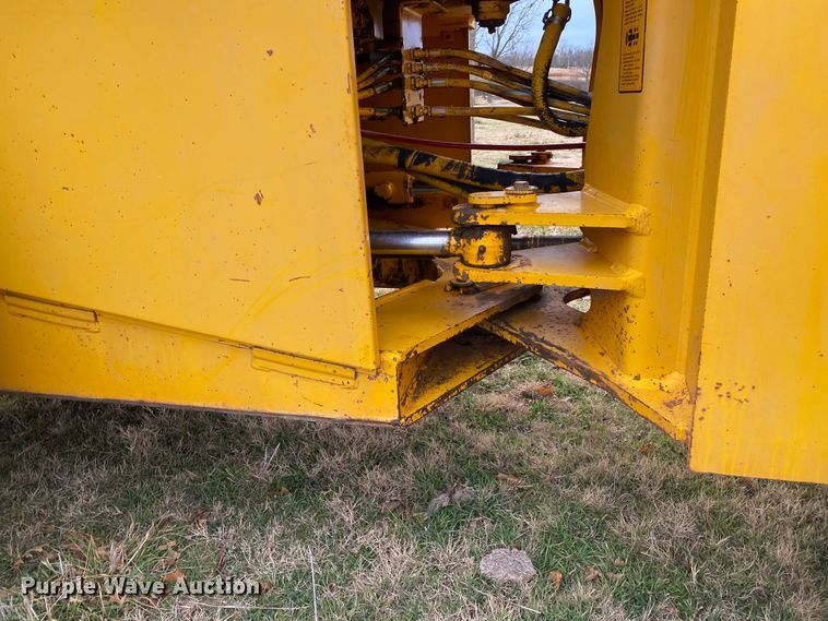 image for item JN9145 1989 John Deere 624E  wheel loader