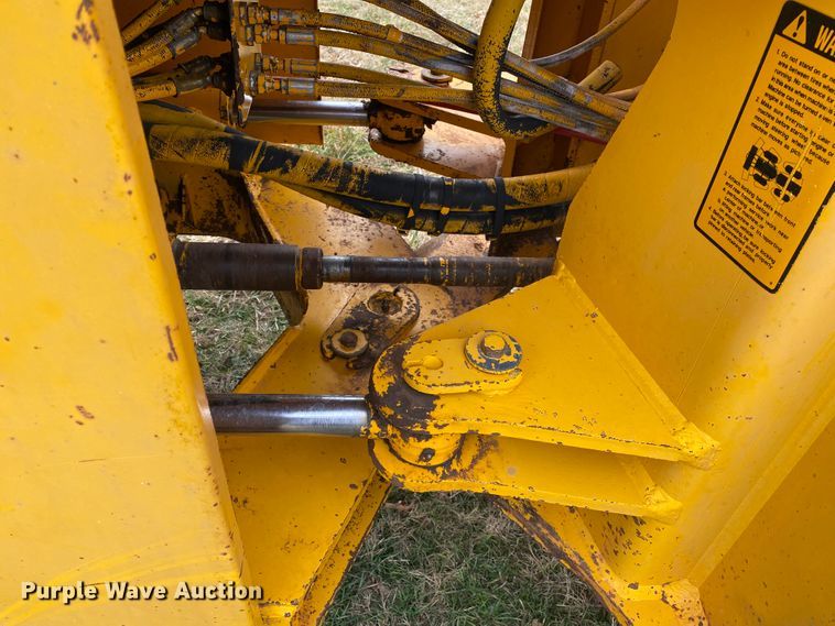 image for item JN9145 1989 John Deere 624E  wheel loader