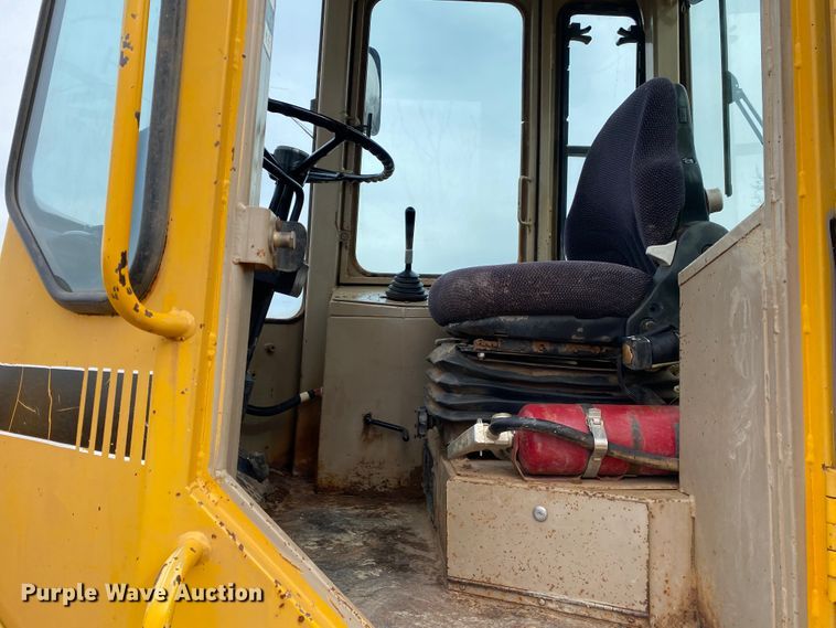 image for item JN9145 1989 John Deere 624E  wheel loader