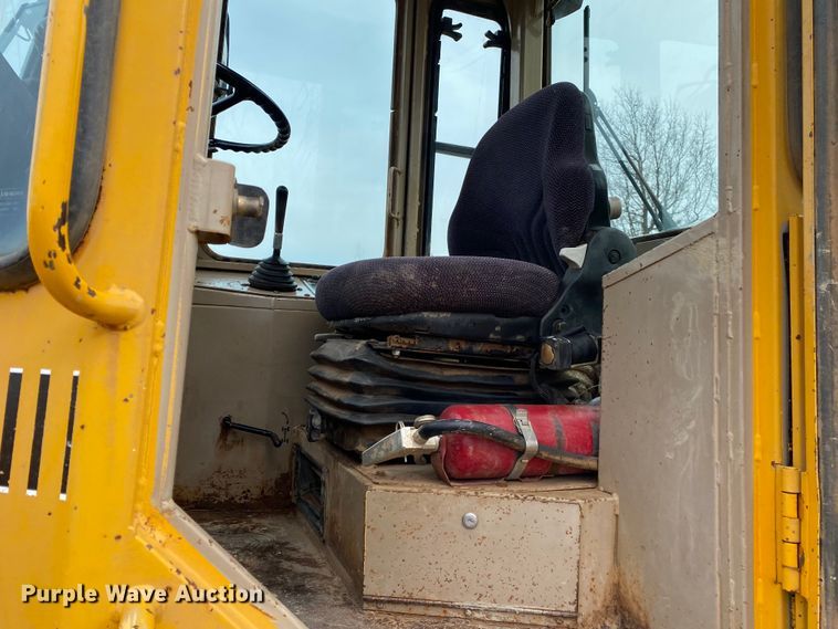 image for item JN9145 1989 John Deere 624E  wheel loader