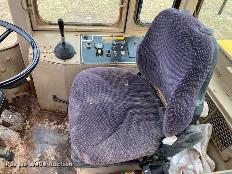 image for item JN9145 1989 John Deere 624E  wheel loader