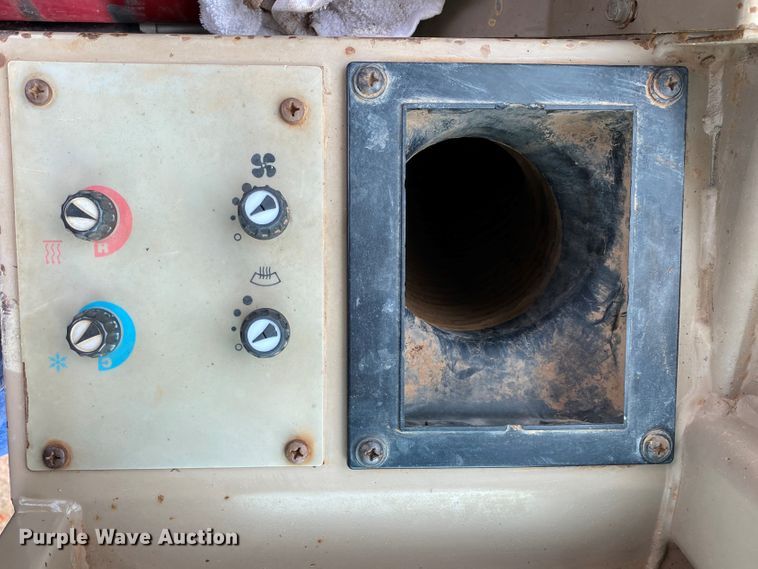 image for item JN9145 1989 John Deere 624E  wheel loader