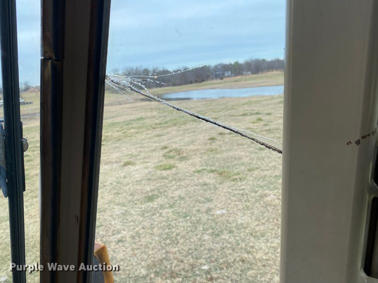 image for item JN9145 1989 John Deere 624E  wheel loader