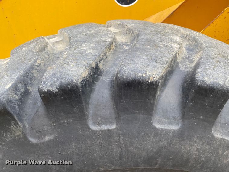 image for item JN9145 1989 John Deere 624E  wheel loader