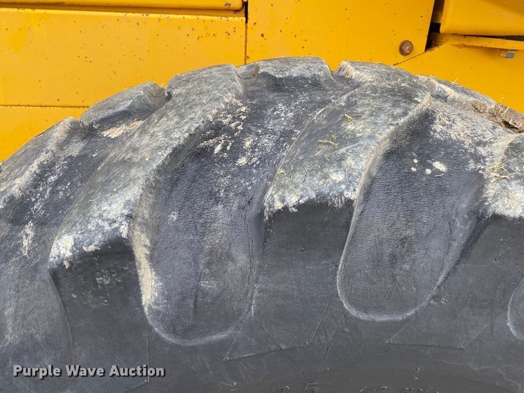 image for item JN9145 1989 John Deere 624E  wheel loader