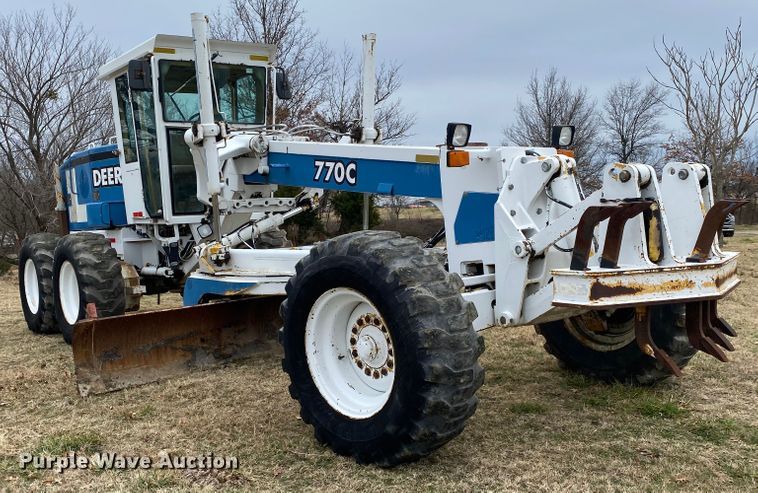 image for item JN9146 2000 John Deere 770C  motor grader